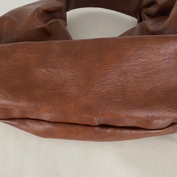 LARGE STYLE HOBO BAG. FAUX LEATHER. NWOT - Picture 7 of 9